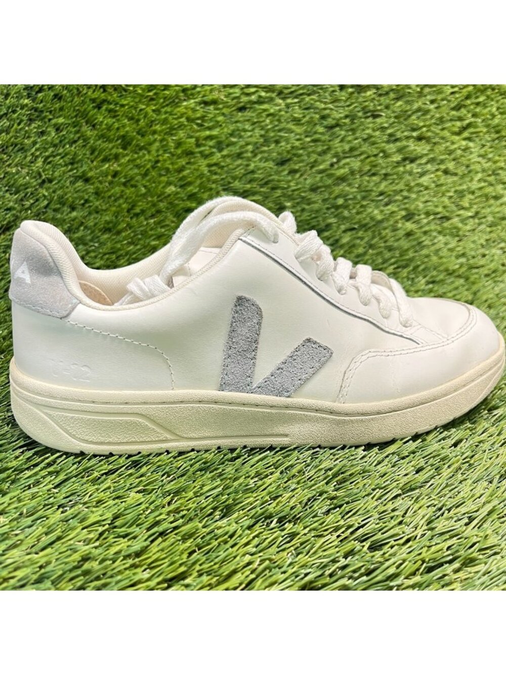 Veja V-12 Leather Womens Size 6 White Gray Athletic Lifestyle Shoes Sneakers